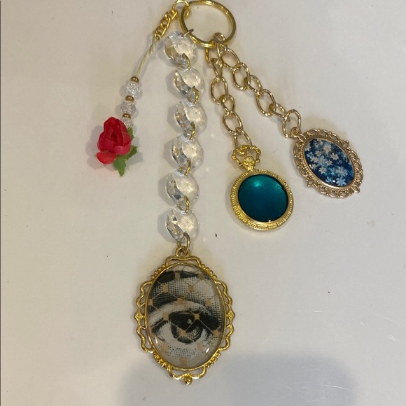 ✨Fornasetti Style Gold Bag Charm Purse Keychain Italian Art Face Motif Y2K Art - Picture 3 of 8